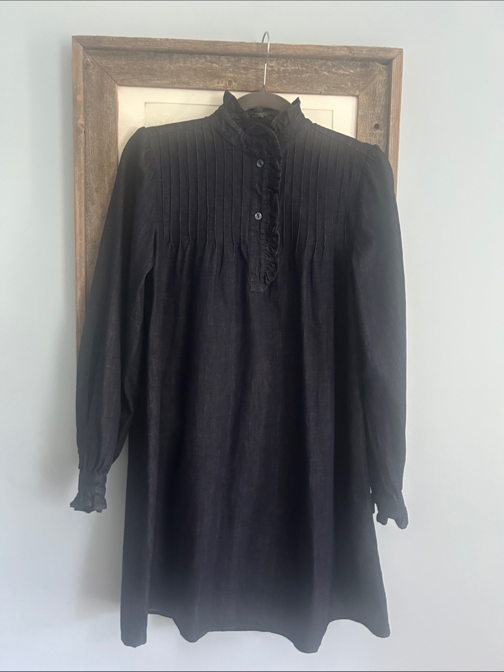 Denim fabric texture Pintuck Ruffle Neck Tunic Dress。 very good condition